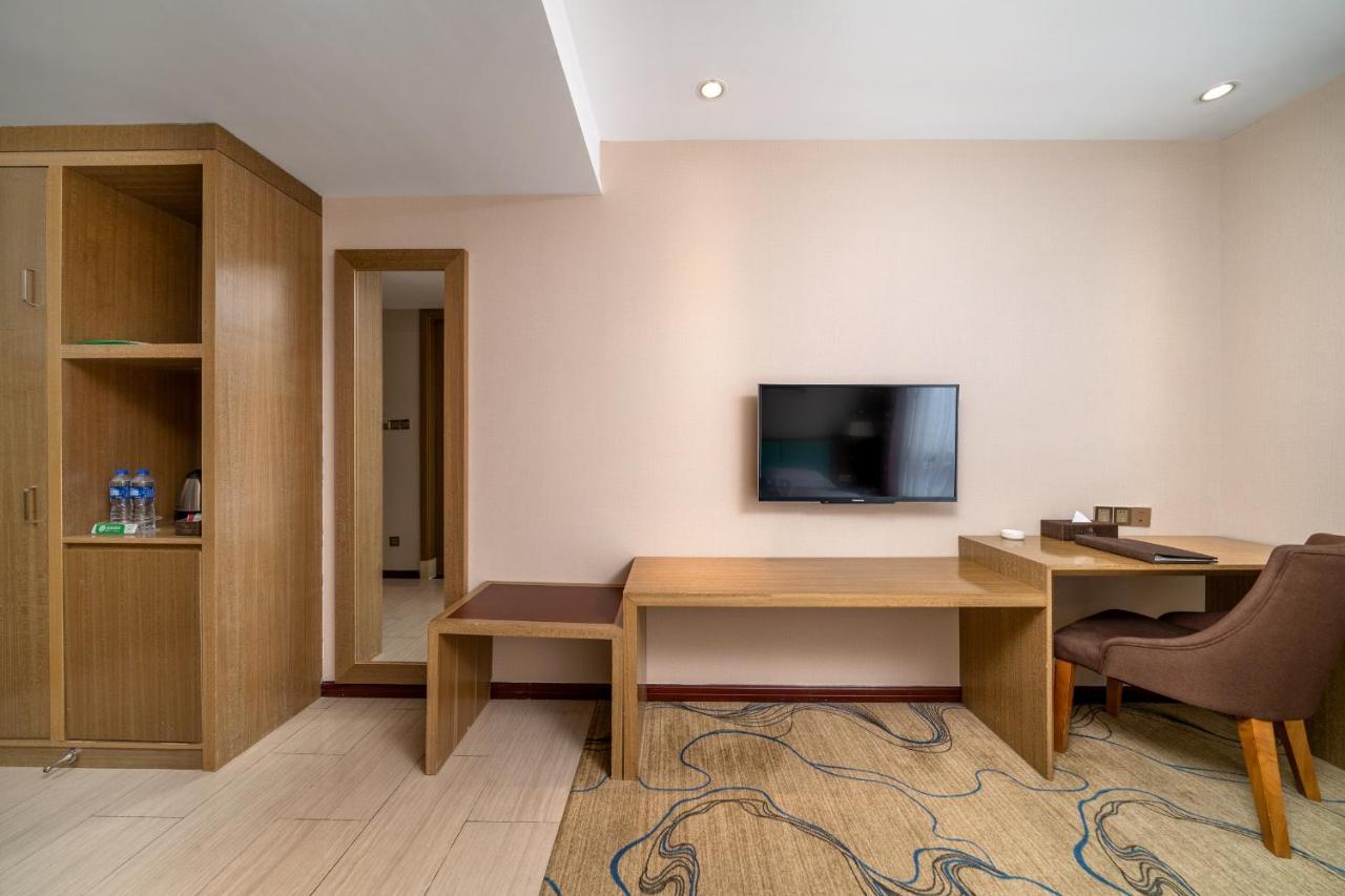 กวางโจว ป๋ออี้ โฮเทล Hotel ภายนอก รูปภาพ