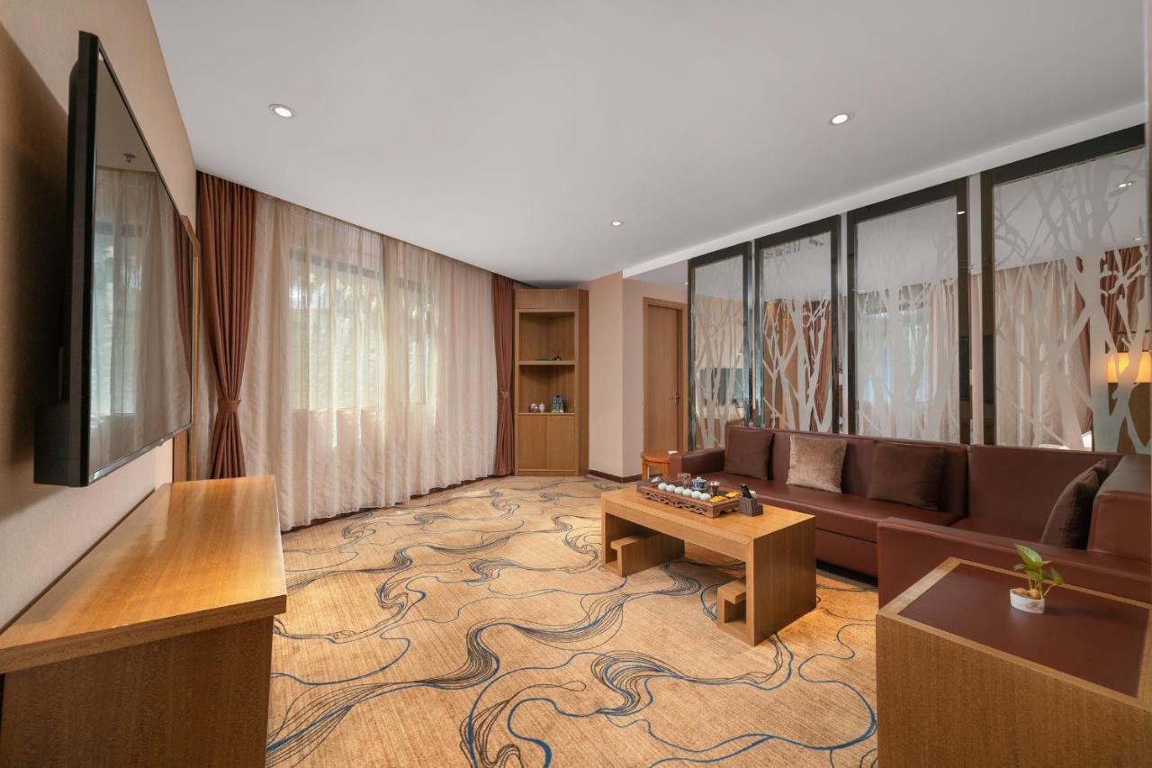 กวางโจว ป๋ออี้ โฮเทล Hotel ภายนอก รูปภาพ